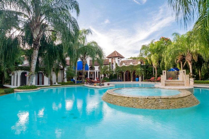 Casa de Campo出租的5星级摩洛哥风格别墅 - 带大泳池、按摩浴缸和员工(5-Star Villa for Rent in Moroccan-Style at Casa de Campo - Large Pool Jacuzzi Staff)