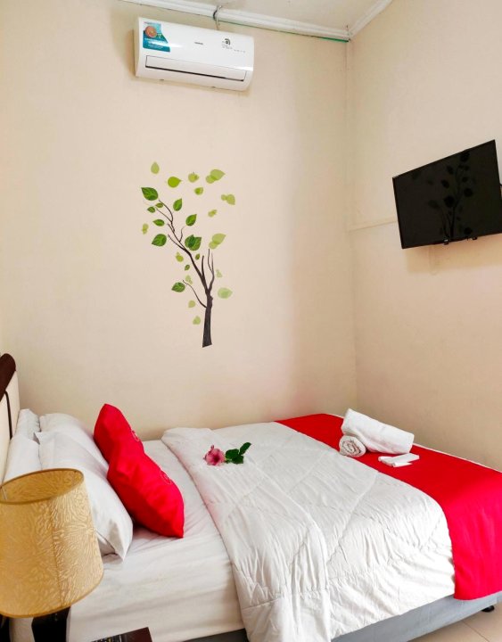 Beautiful and Central Double Room with Ac and Wifi in Bogor