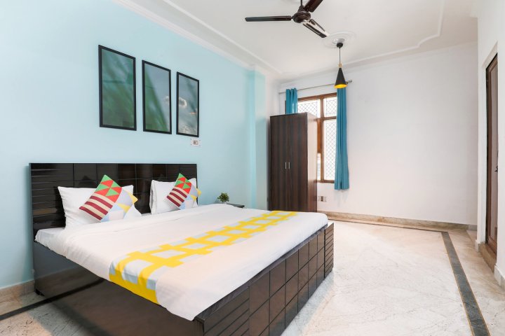 OYO Home 48841 Elegant Rooms Paschim Vihar