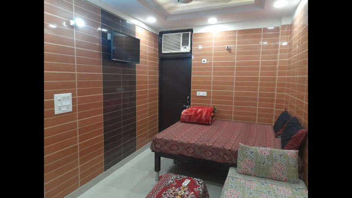 Luxury Private Flat in Lajpat Nagar with Attached Kitchen Kitchen 92,121,74700