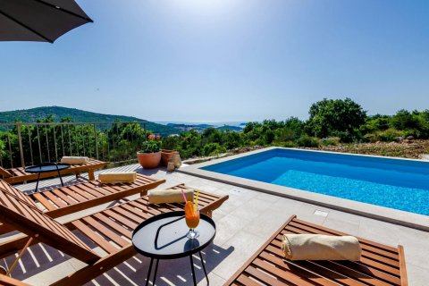 Villa Rubea - Three Bedroom Villa with Terrace and Swimming Pool | ID: Direct_Booker.10407