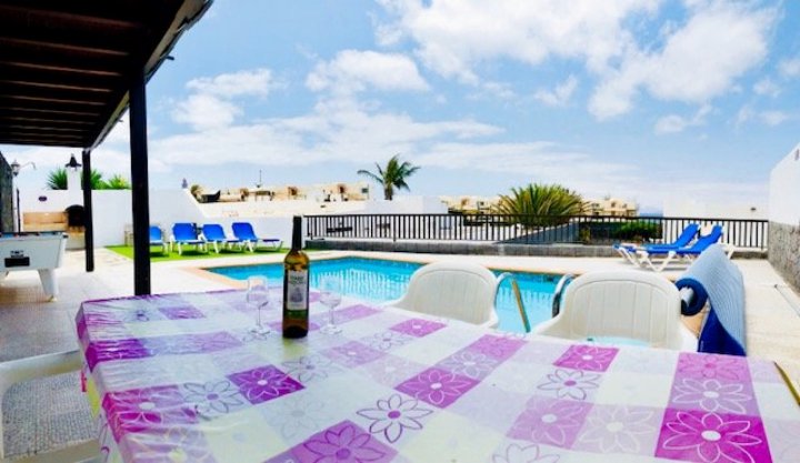 Villa Neptuno with Private Pool, Sea View, Sat-tv & Free Wifi