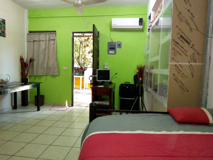 锡瓦塔内霍的空调，保险和经济房间(Air Conditioning, Insurance and Economic Room in Zihuatanejo)