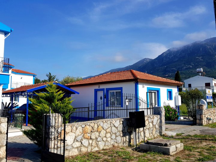 海滨房屋，2间双人卧室，享有壮观的山海景观(Seaside House 2 Double Bedrooms with Spectacular Mountain Sea View)