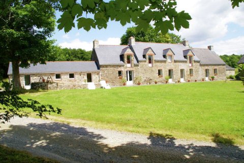 Spacious Holiday Home in Ass Rac with a Fenced Pond