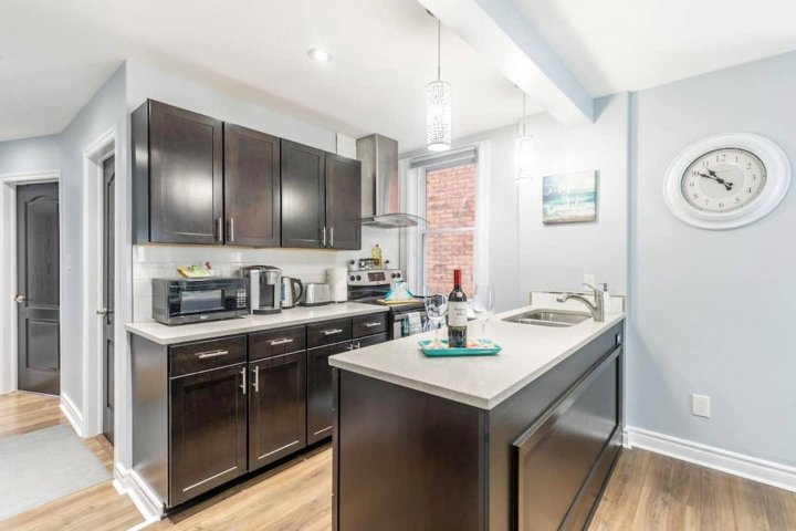 Newly Renovated - Upscale 1BR with King Bed - Little Italy!