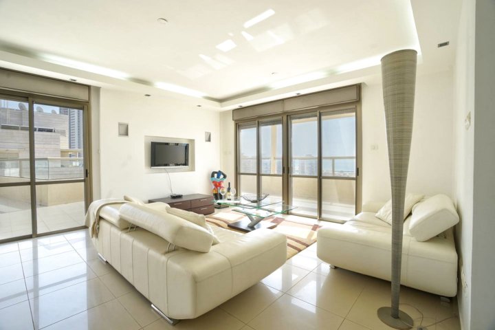 Luxury Marina Penthouse