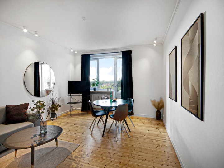 Bright 2-Bedroom Apartment in the Family-Friendly Suburbs of Copenhagen