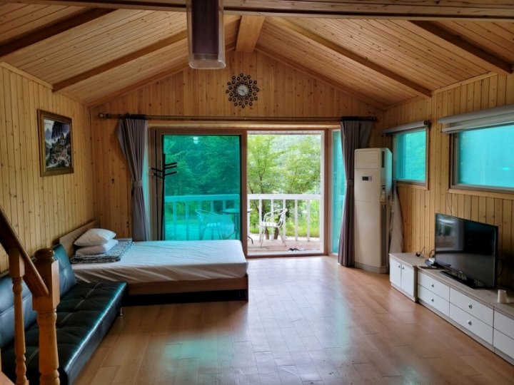 Jecheon Taera and Glamping Pension
