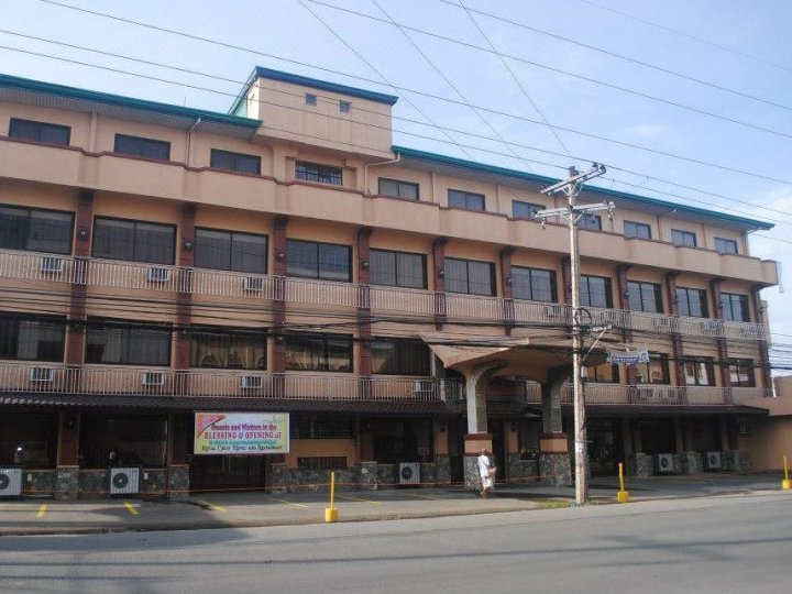 皇家顶峰酒店餐厅及运动中心(Royal Crest Hotel Restaurant and Sports Centrum)