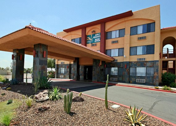 凤凰城品质套房酒店(Quality Inn & Suites Phoenix)