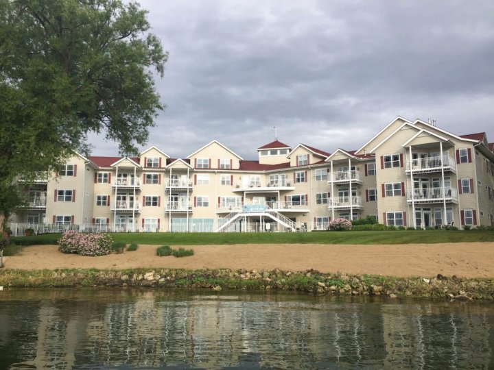 德拉万湖度假村(Delavan Lake Resort)