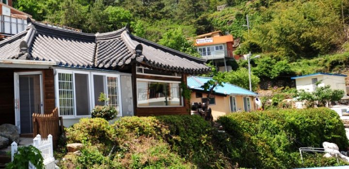 Tongyeong Seaside Bed and Breakfast