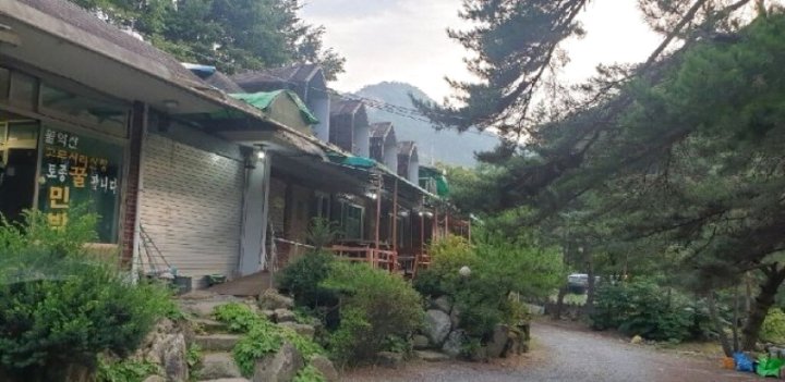 Jecheon Gomuseorisan Lodge Pension
