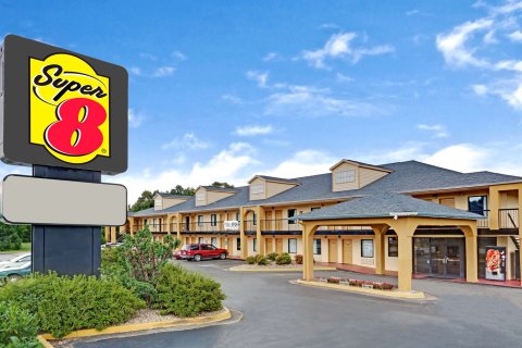 Super 8 Newnan GA