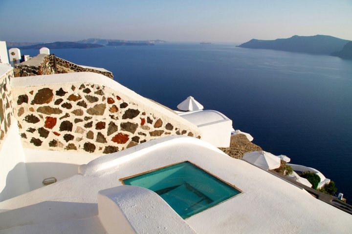 White House Villa with 3 Bedrooms and Amazing Views at Oia