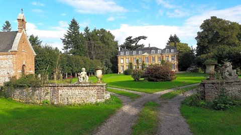 佩鲁山城堡住宿加早餐旅馆(Chateau du Mont Perreux)