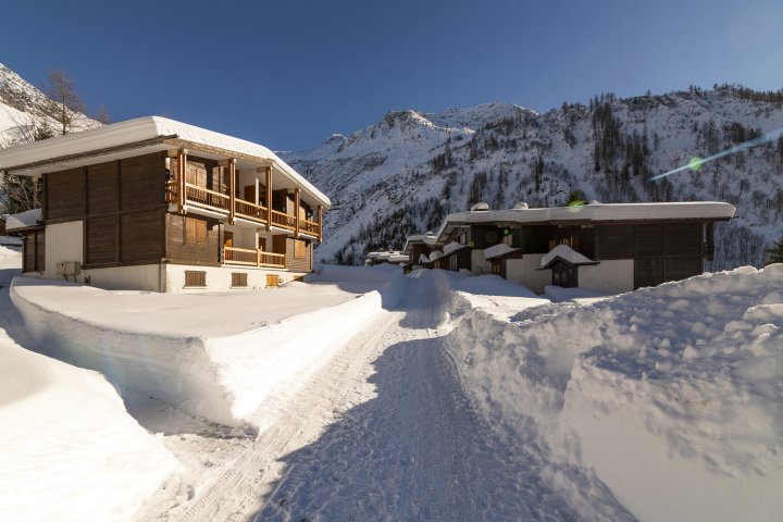 Chalet Dava la Via Ski in - Ski Out - Happy Rentals
