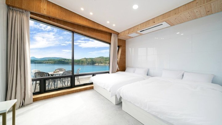 Yeosu Lazyday Kids Pool Villa