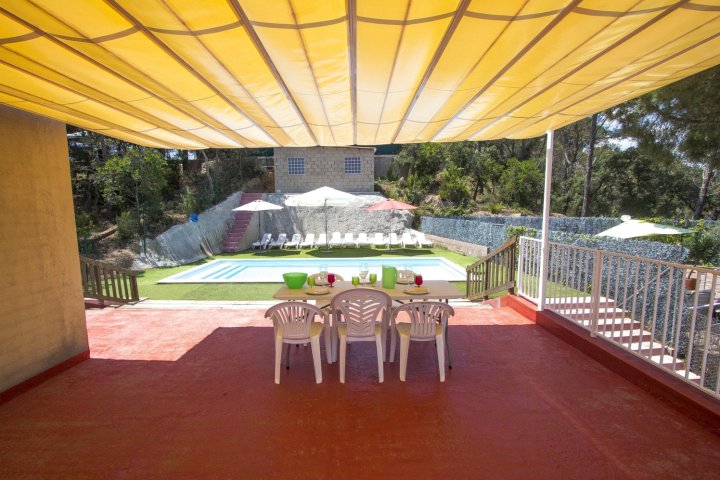 Catalunya Casas: Colorful Villa Mare up to 12 Guests, Just 3.5 km to the Beach!