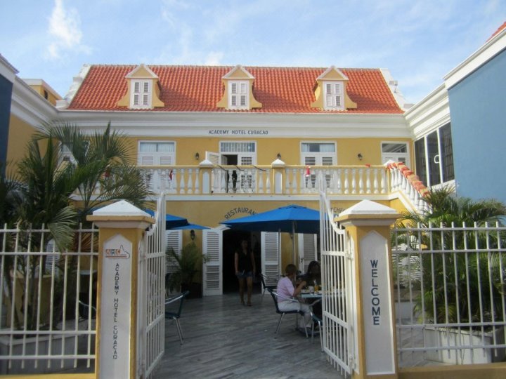 库拉索学院酒店(Academy Hotel Curacao)