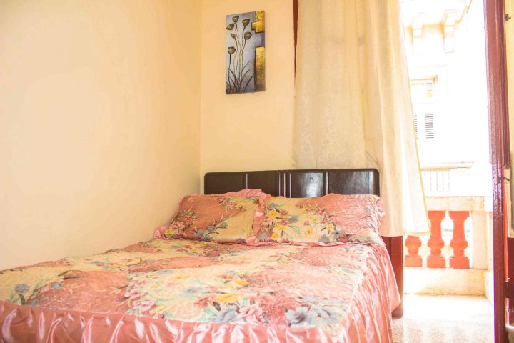 Colonial House Paneque y Norma, Room 3, Cheap Single Bedroom at Old Havana