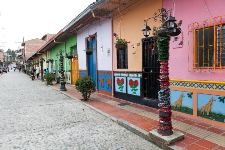 瓜塔佩加莱里亚旅馆(Casa Galeria Guatape)