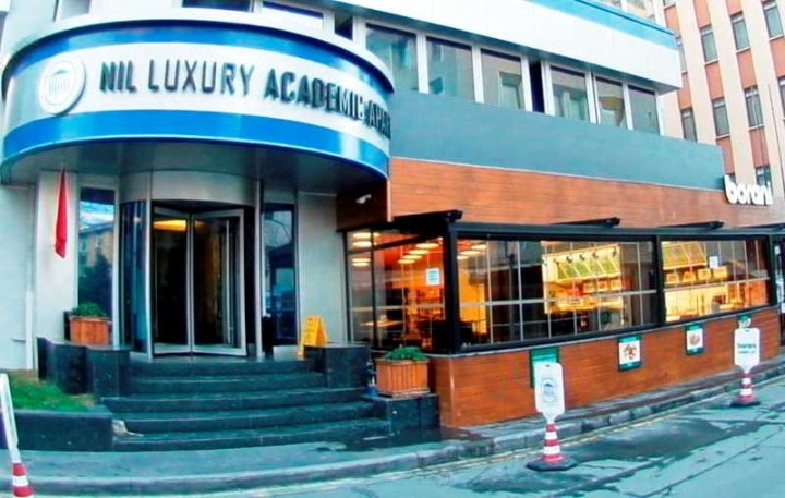 Nil Luxury Academic Apart