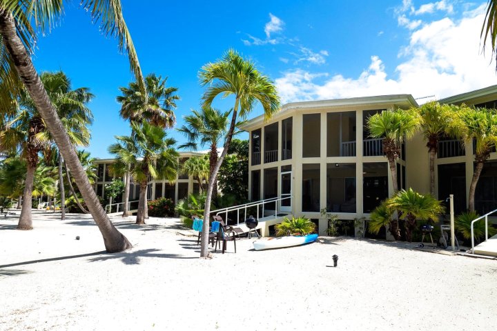Seaside Dreams by Grand Cayman Villas