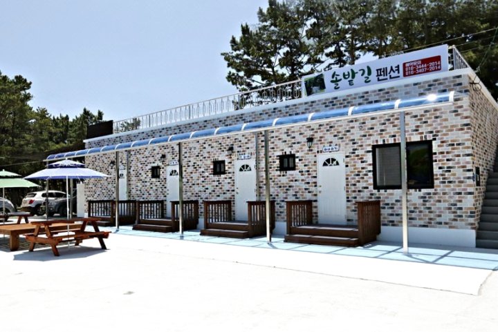 Taean (Anmyeondo) Solbat Road Pension