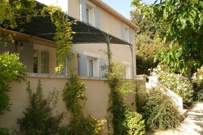 Modern Villa in Saumane-De-Vaucluse Near Golf Course