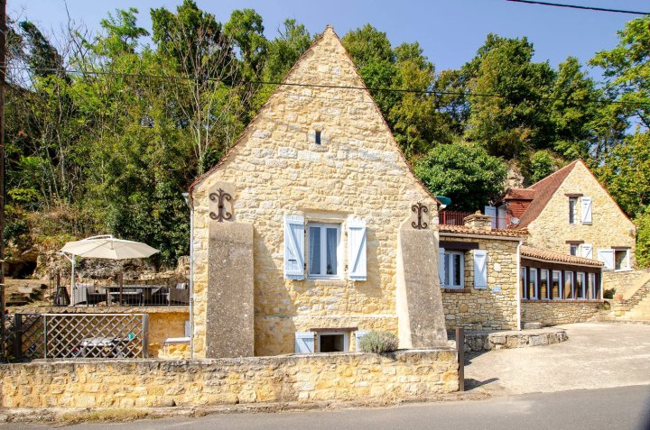 Unusual Cottage, la Perle Noire with Breathtaking View-Logis de Chalons Périgord