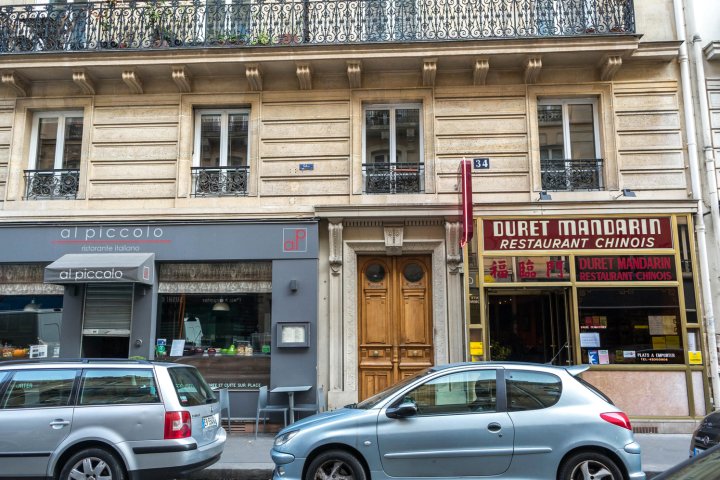 2-Bedroom Nestled in the Glamorous and Popular Champs-ÃlysÃ©es Neighbourhood