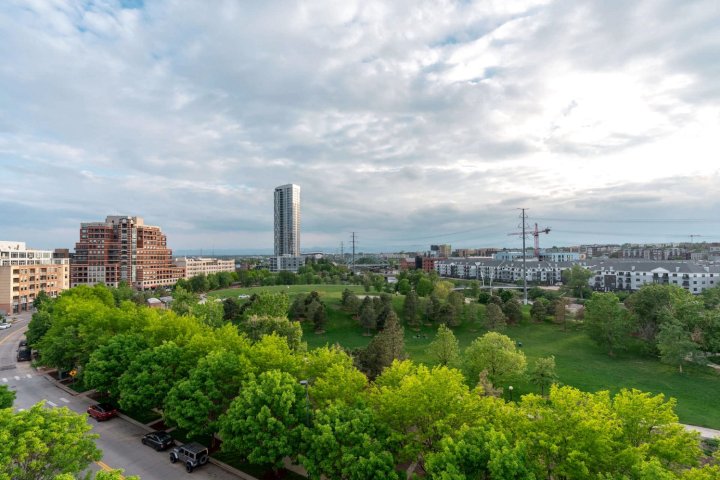 Denver | Spacious 2Bd/2BA Riverfront Apartment