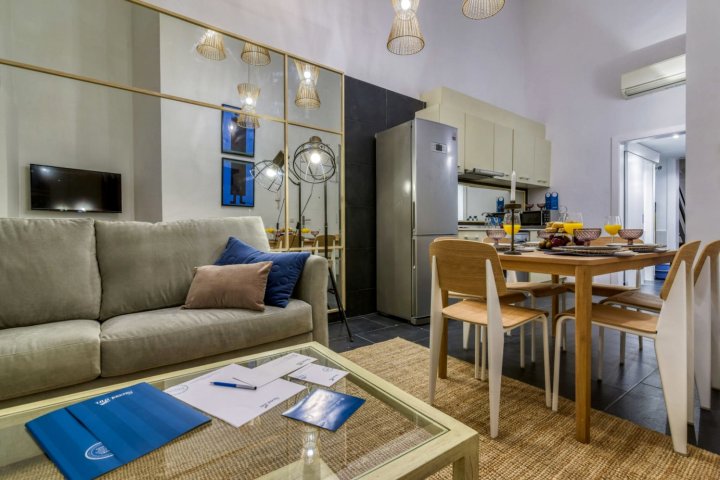 Gothic 3 Bedroom Apartment is the Perfect Place to Experience Barcelonaâs Local Culture