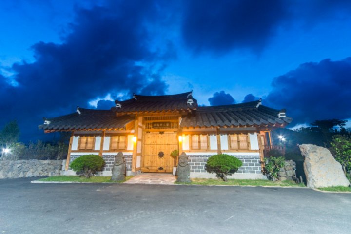 Jeju Namgeuk Noinseong Hanok Stay