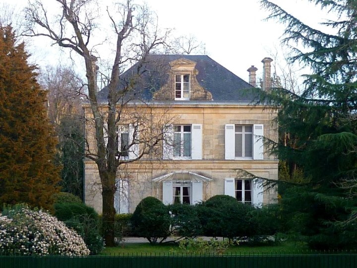 波尔多-佩萨克-莱韦克塔别墅(Villa Bordeaux-Pessac Haut-Lévêque)