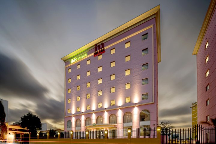 卢旺达塔拉托纳 IU 酒店(Iu Hotel Luanda Talatona)