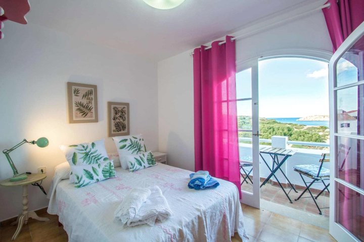 Beautiful Apartment with Wi-fi, Pool, Terrace and Sea View