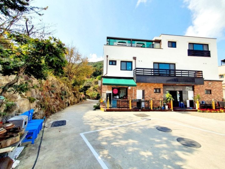 Gongju Sangsin Valley Pension