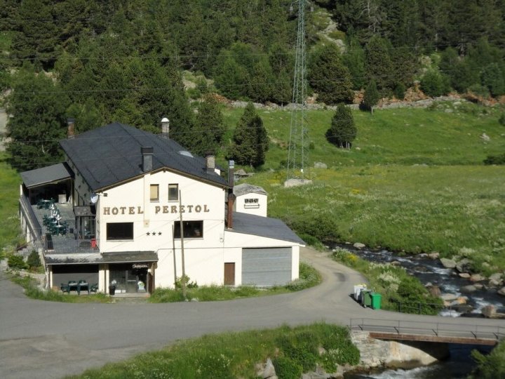 夏勒特佩里托尔酒店(Hotel Chalet Peretol)