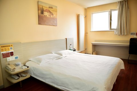 坤逸精品酒店(平凉新民路第二中学店)