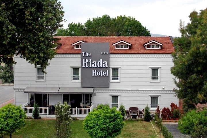 利雅达酒店(Riada Hotel)