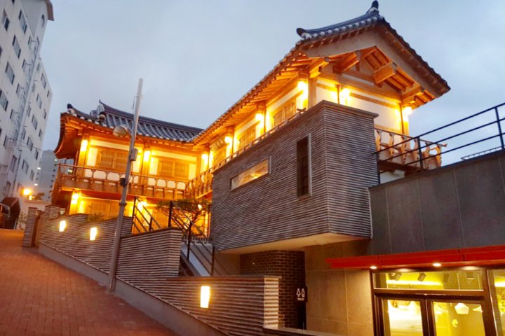 Daegu West Gate Hanok Guesthouse