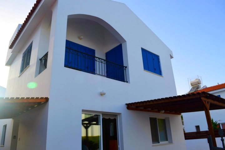 Villa Cresslan - 2 Bedroom Villa - 100m from Beach