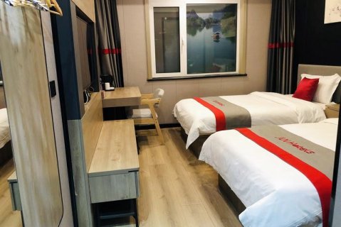 骏怡精选酒店(正定机场高铁站店)