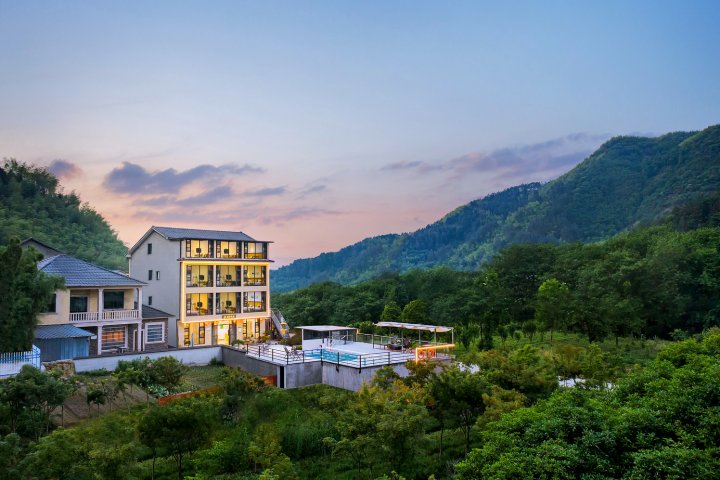 溪舍·山野绿荫私汤温泉旅居美宿(安吉浙北大峡谷龙王山漂流店)