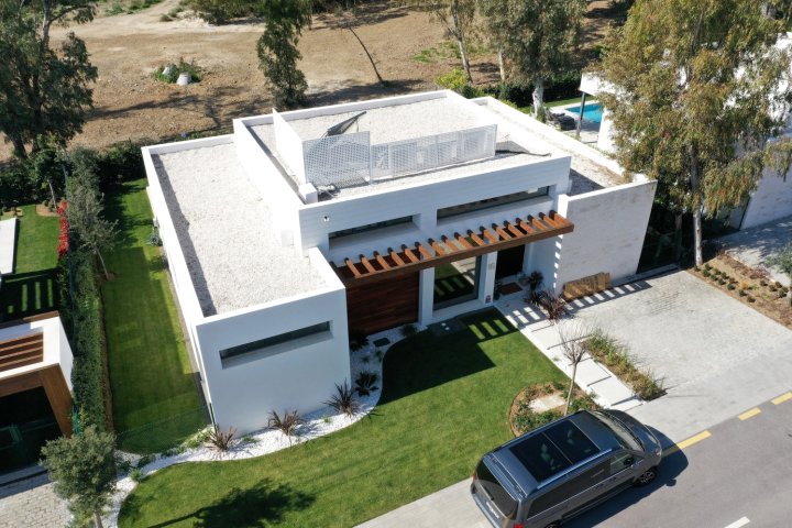 2223 - New Modern Villa with Pool and Garden