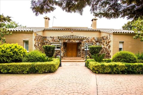Catalunya Casas: Idyllic Villa in Castellarnau, a Short Drive from Barcelona!