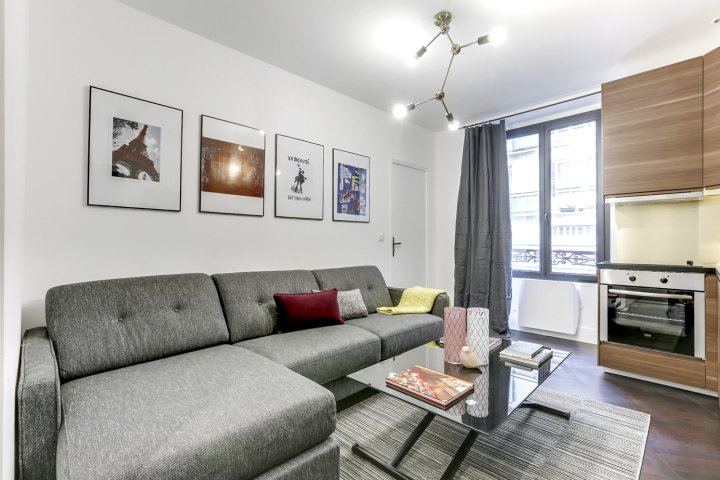 Troyon in Paris with 3 Bedrooms and 2 Bathrooms